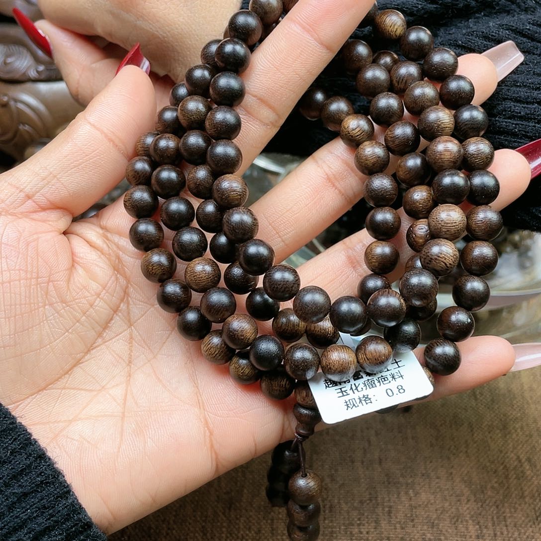 沉香手串顾越南富森红土0.8×108