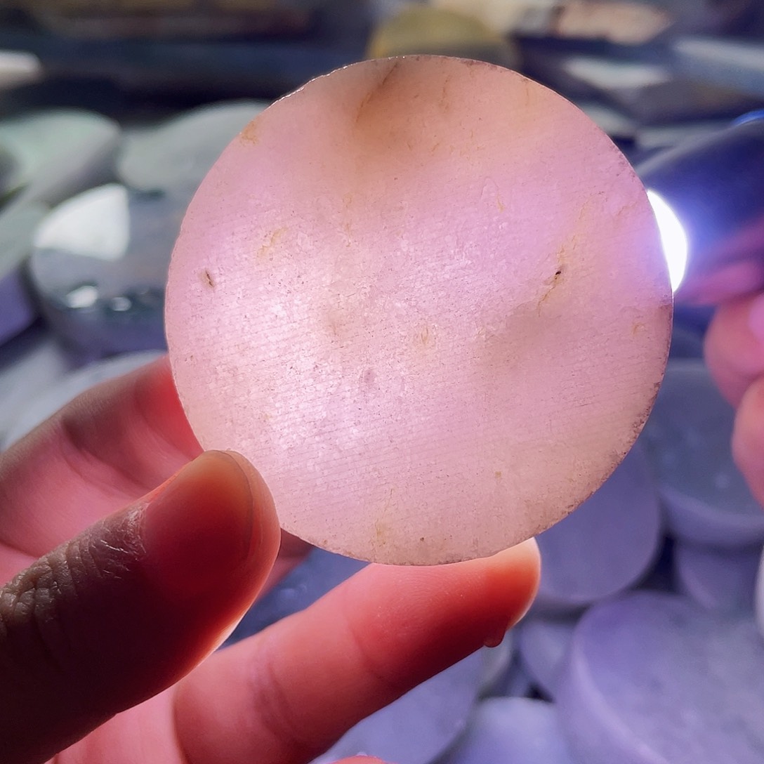 翡翠未镶嵌颈饰毛料13