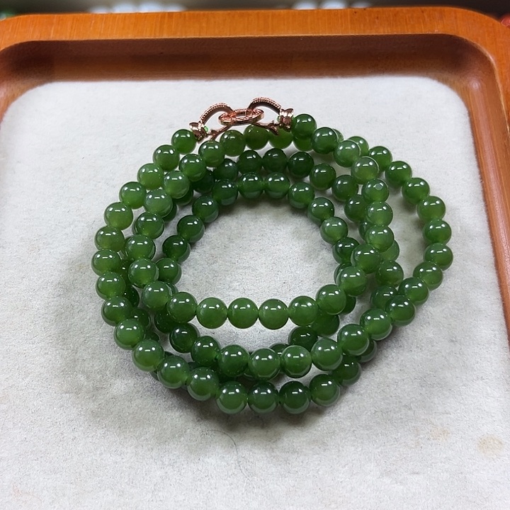 颈饰未镶嵌和田玉（碧玉）