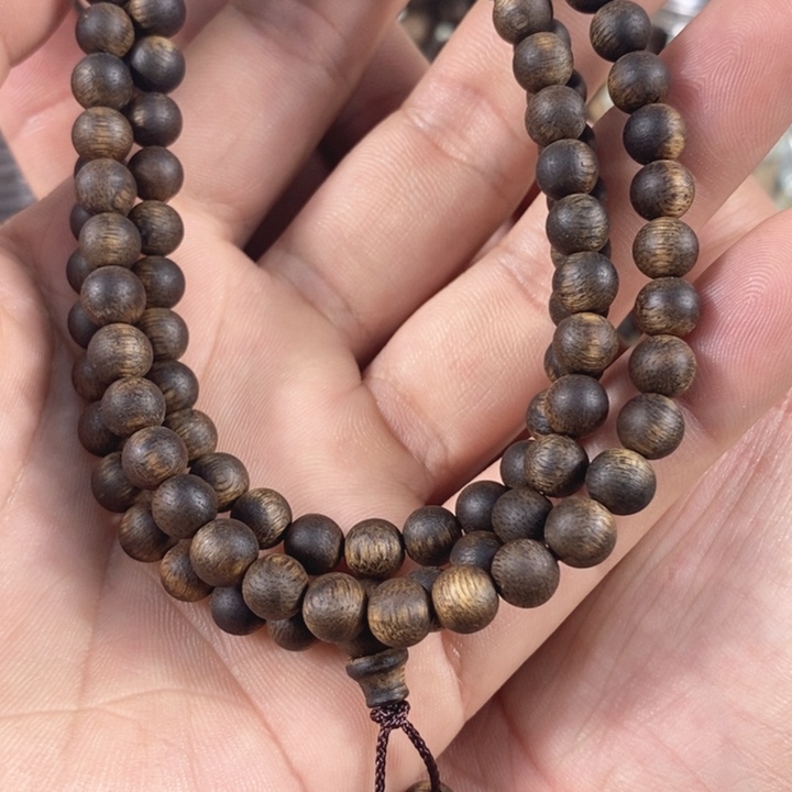 沉香手串海南莺歌绿棋0.6多圈