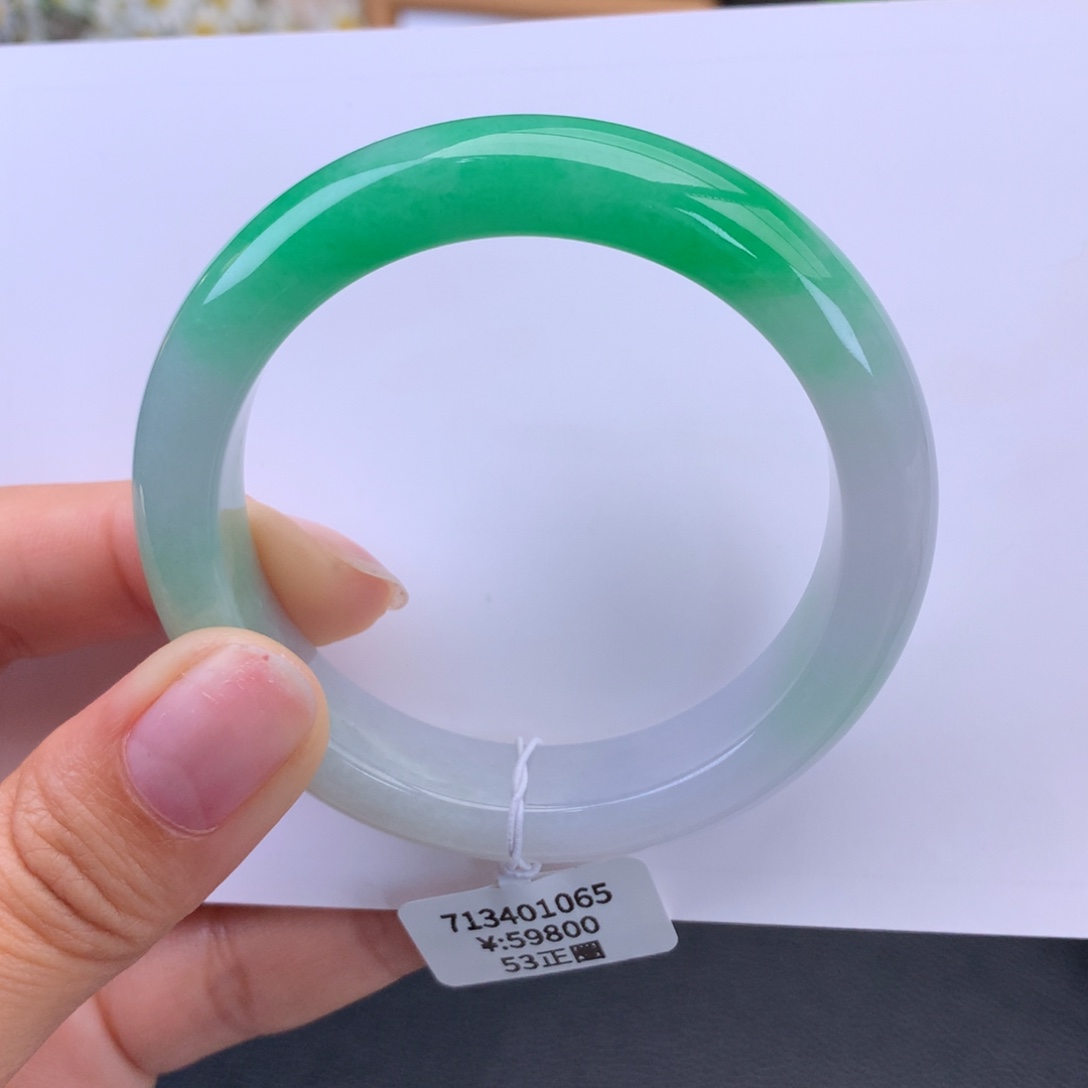 翡翠手镯未镶嵌糯冰阳绿手镯（有纹）