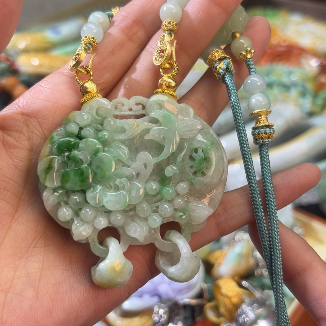 翡翠颈饰未镶嵌待编款