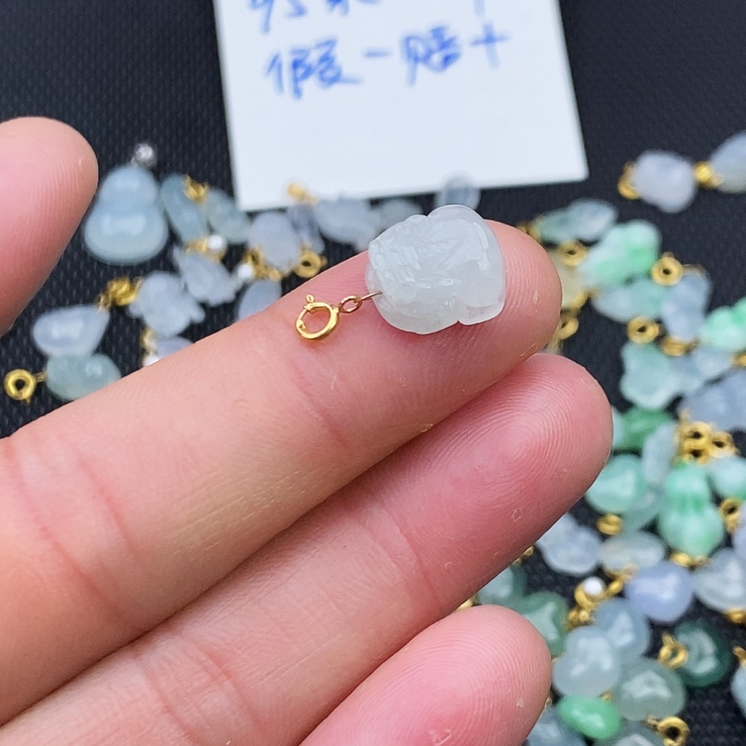 翡翠18K金镶嵌颈饰貔貅