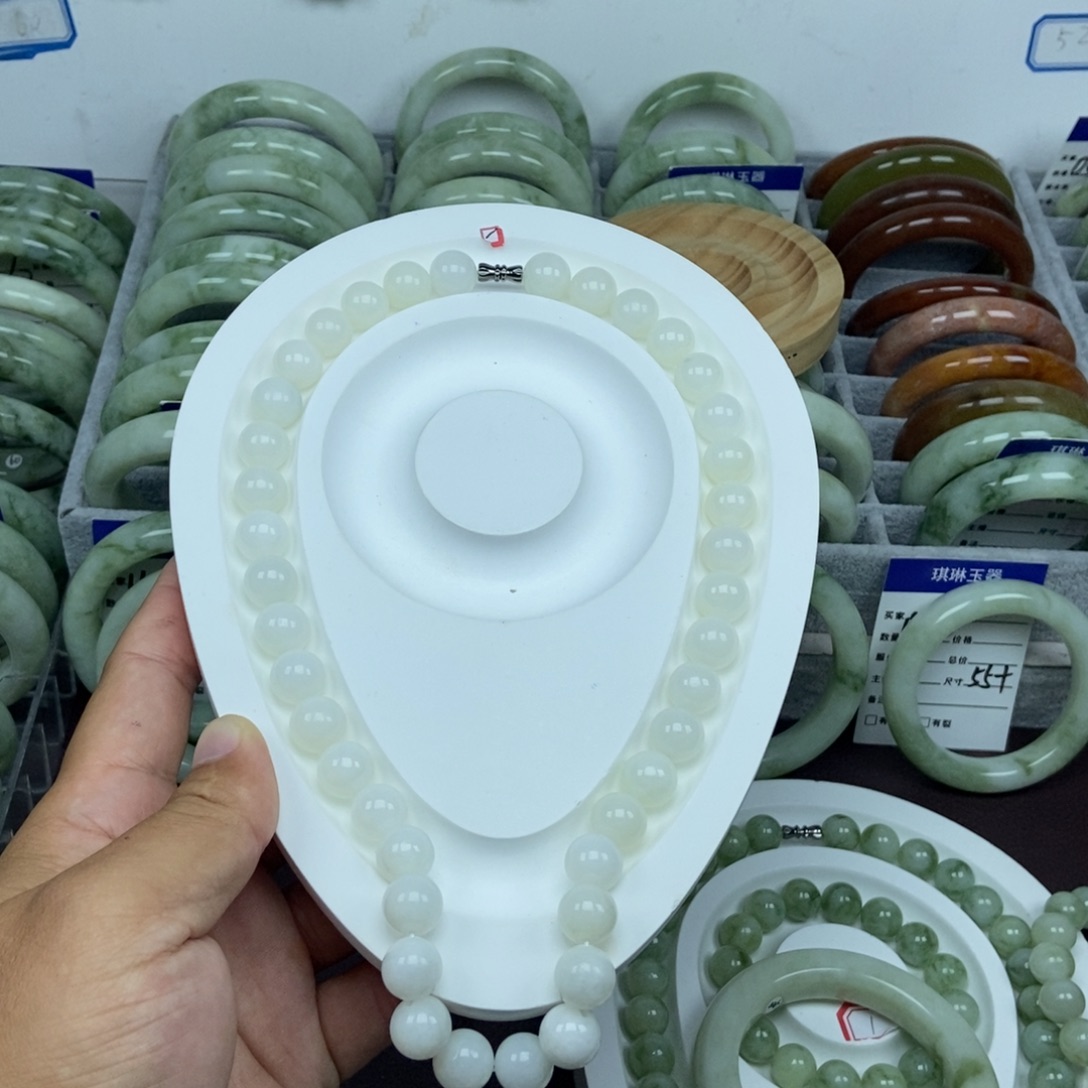 未镶嵌蛇纹石玉手链