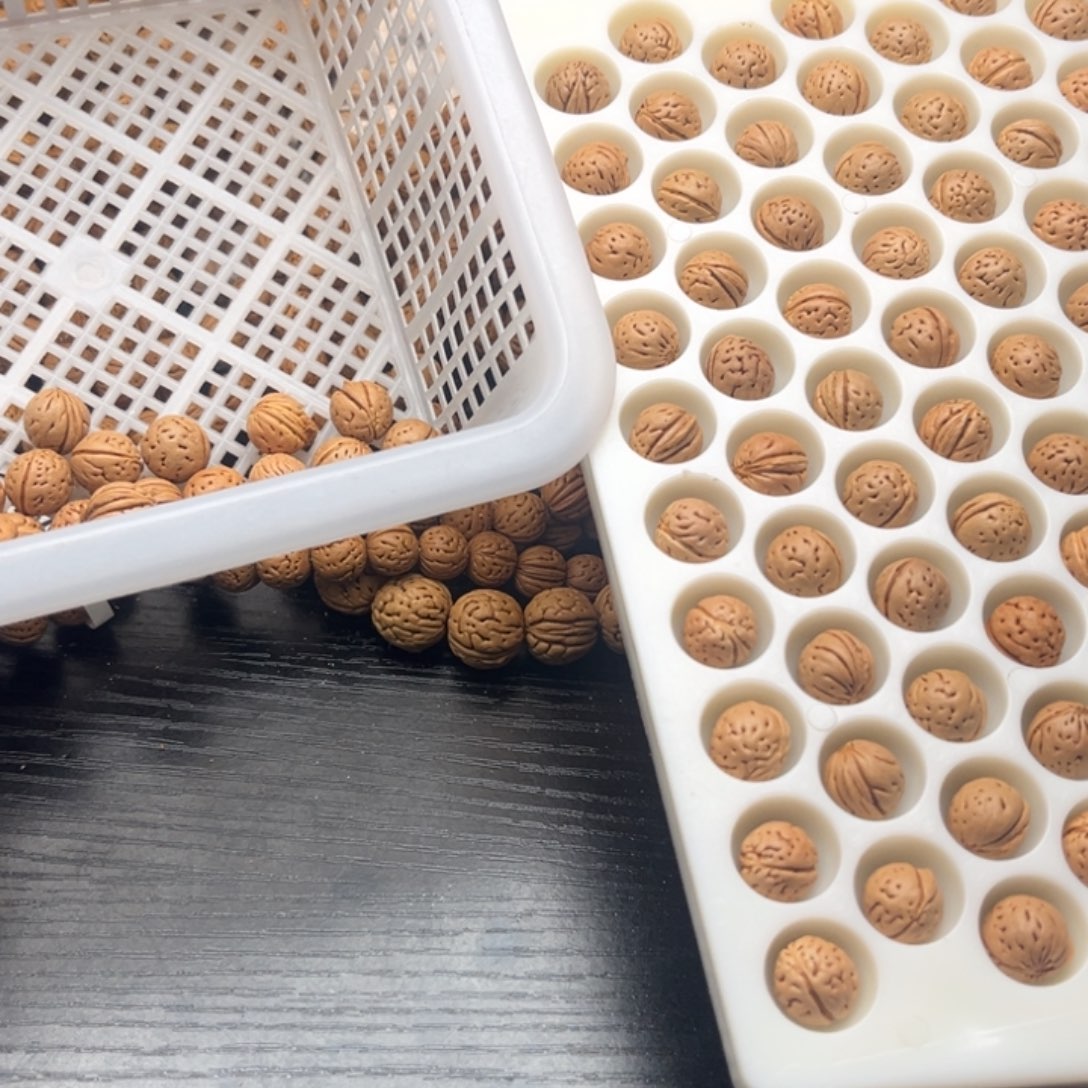 *****文玩核桃吊坠野生小桃核必须玩红