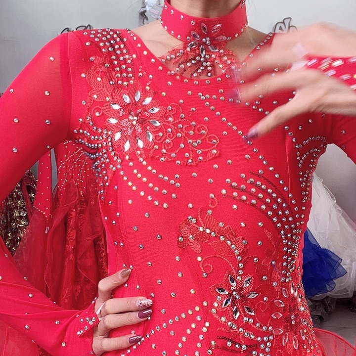 交谊舞厅和音乐会中心组成