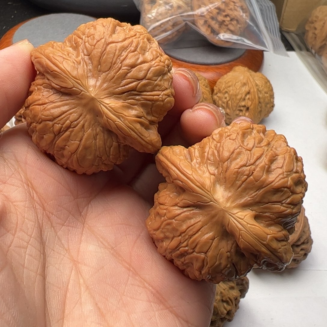 文玩核桃吊坠血麒麟42