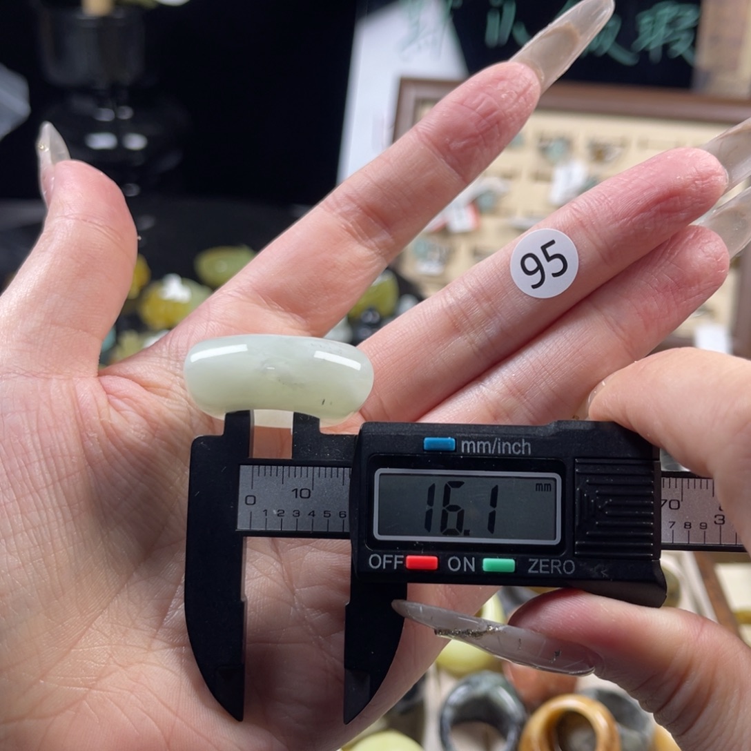 蛇纹石玉未镶嵌戒指