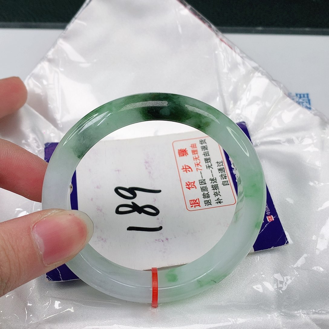 翡翠手镯未镶嵌翡翠