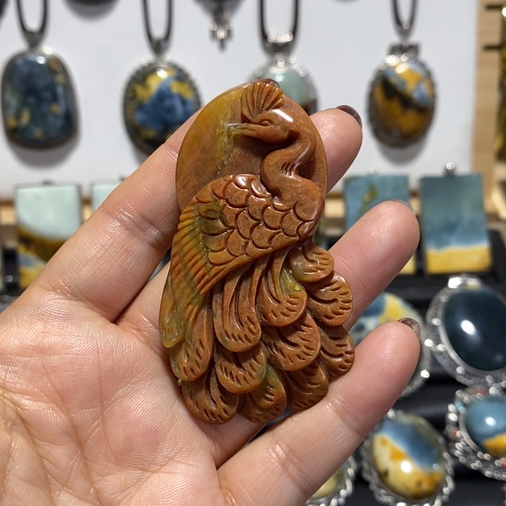 蛇纹石玉未镶嵌颈饰