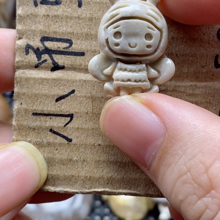 硅化珊瑚（珊瑚玉）颈饰未镶嵌