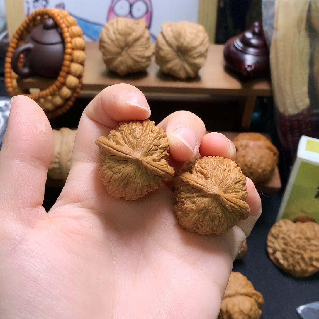 文玩核桃吊坠红宝石34