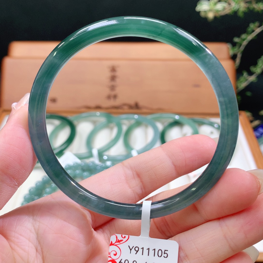 翡翠手镯未镶嵌天然