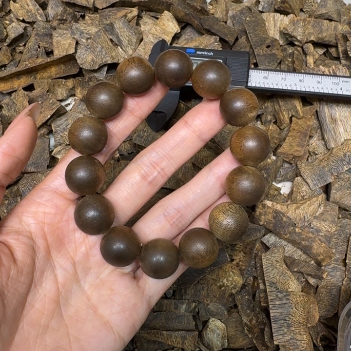 沉香手串v****?海南莺歌绿沉浮