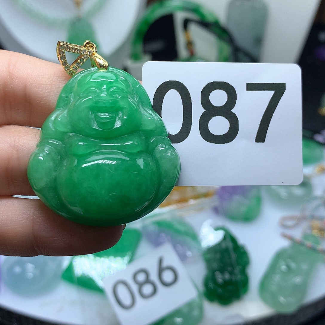 翡翠吊坠(赠链)未镶嵌