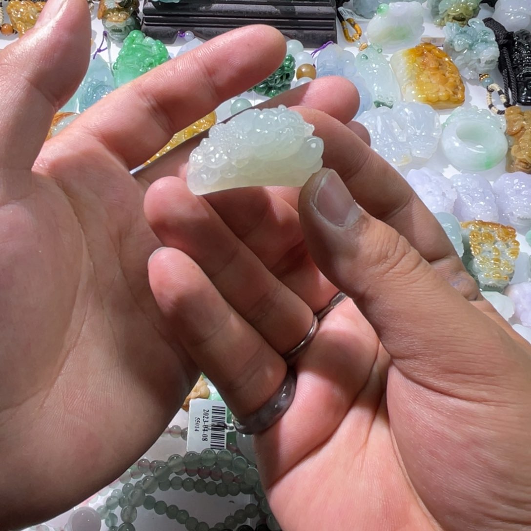 翡翠颈饰未镶嵌天然