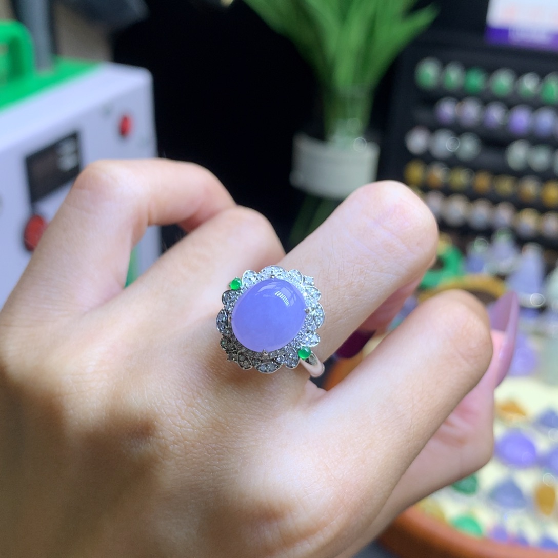 颈饰18K金镶嵌翡翠