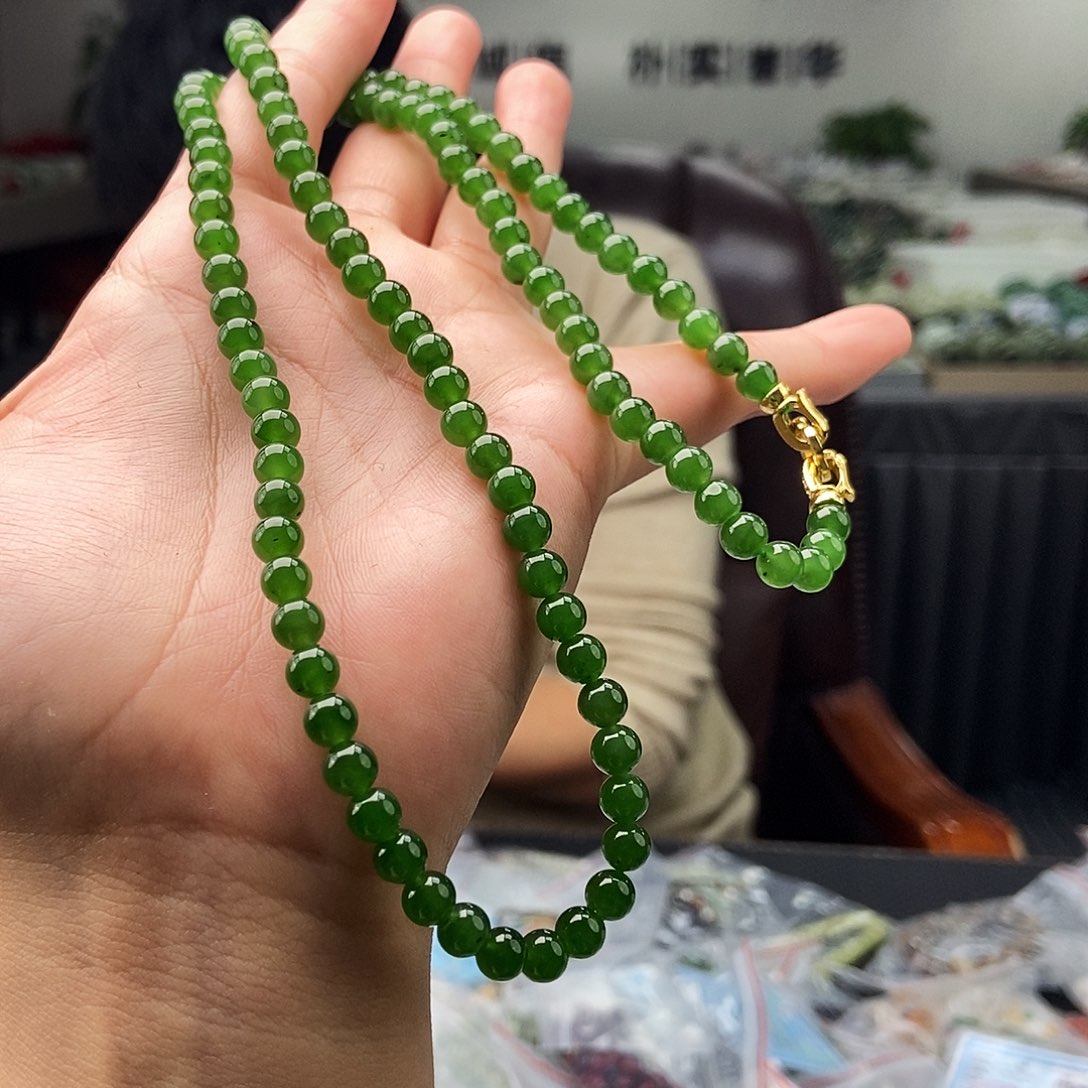 和田玉未镶嵌颈饰颜色多样性发拍一发一