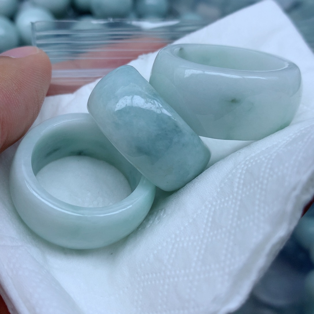 颈饰足铂镶嵌翡翠翡翠