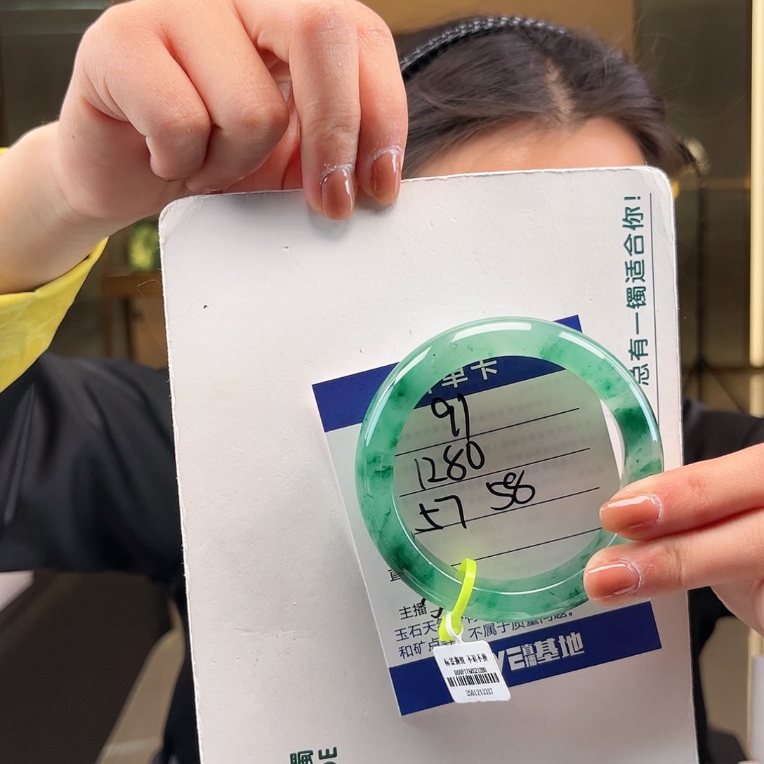 石英质玉手镯未镶嵌