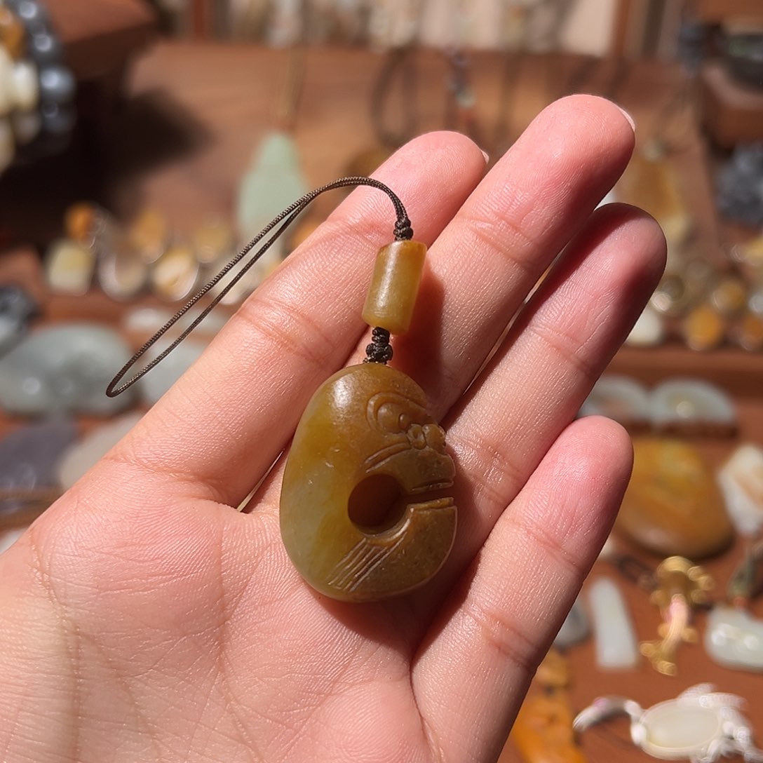 和田玉颈饰未镶嵌