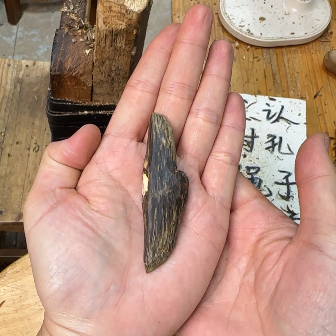 沉香吊坠素牌虫漏孔料