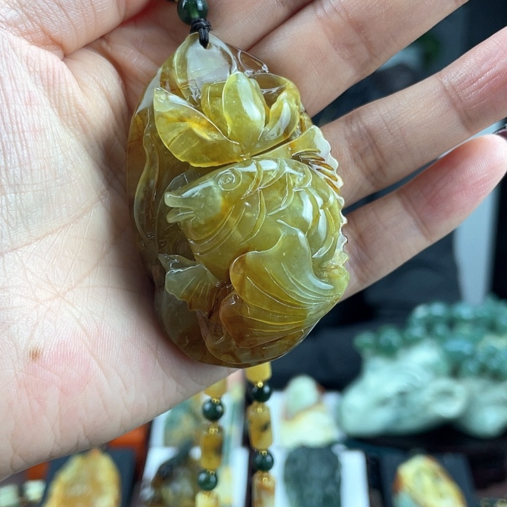 蛇纹石玉颈饰未镶嵌