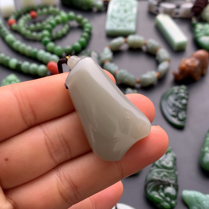 和田玉未镶嵌颈饰