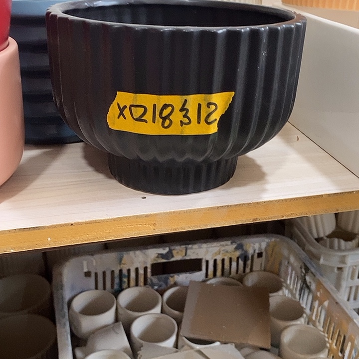 陶瓷花盆有孔 瑕疵介意勿拍 