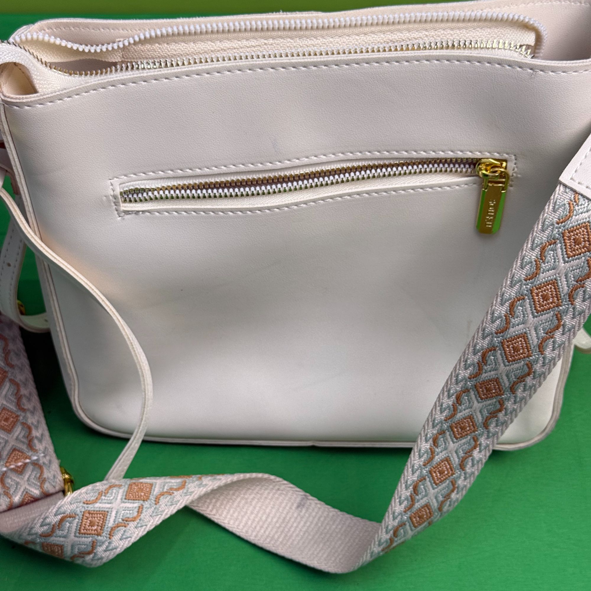 【93】防盗多口袋款拉链手机袋斜挎包休闲经典高品质大号米色