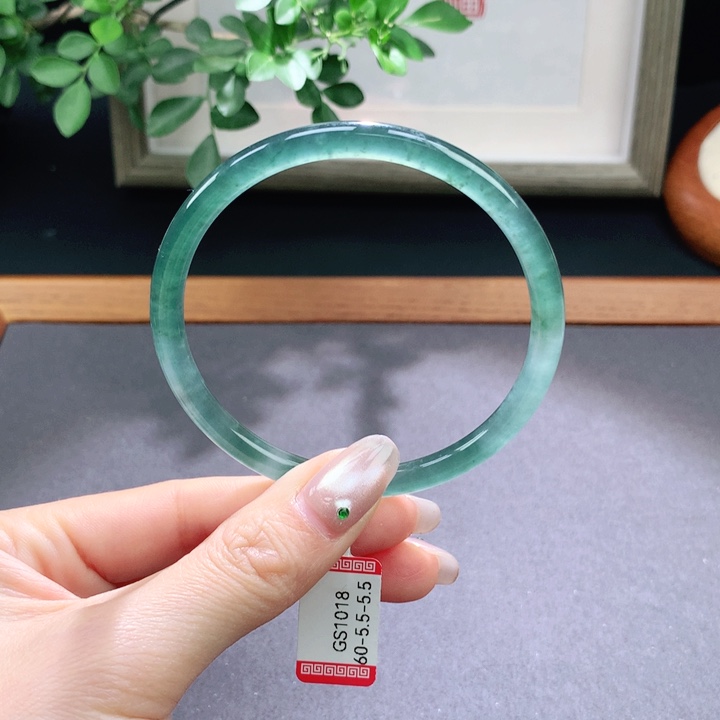 翡翠手镯未镶嵌天然翡翠手镯