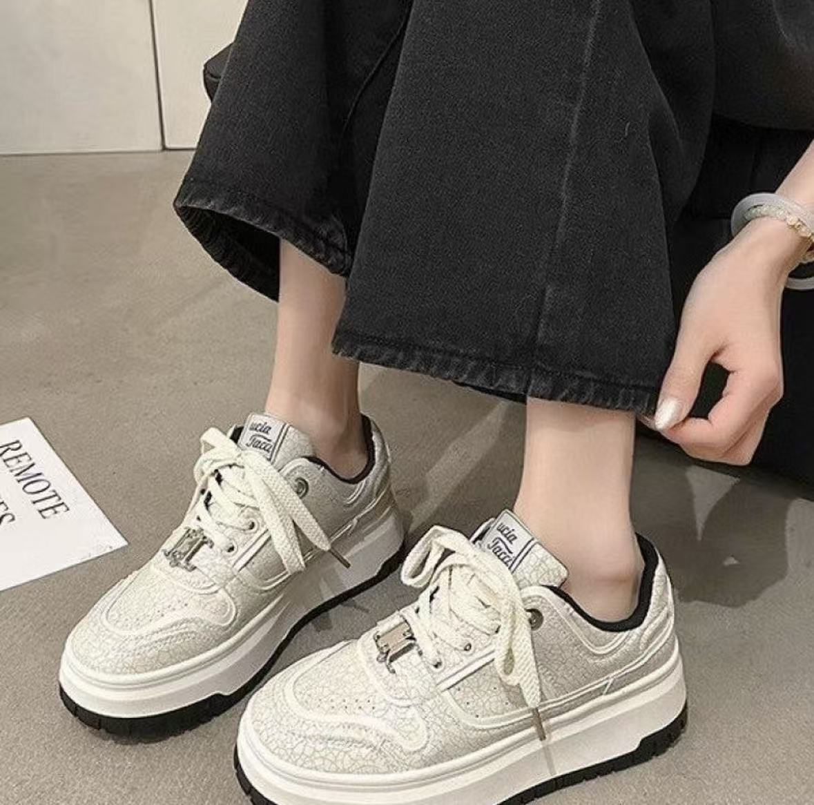 白鹿同款爆裂纹厚底小白鞋女2025新款秋季百搭增高休闲运动板鞋