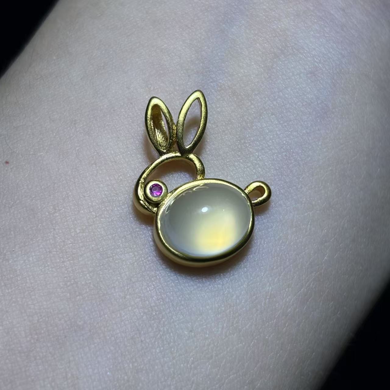 面面来财珠宝q2-ST1652-寒冰玛瑙兔子吊坠-配绳