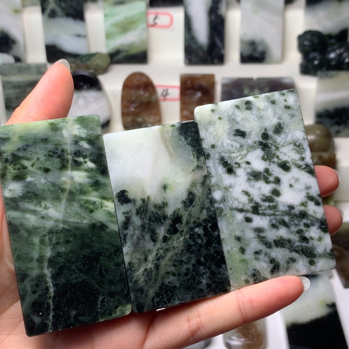 短***帮独山玉未镶嵌颈饰