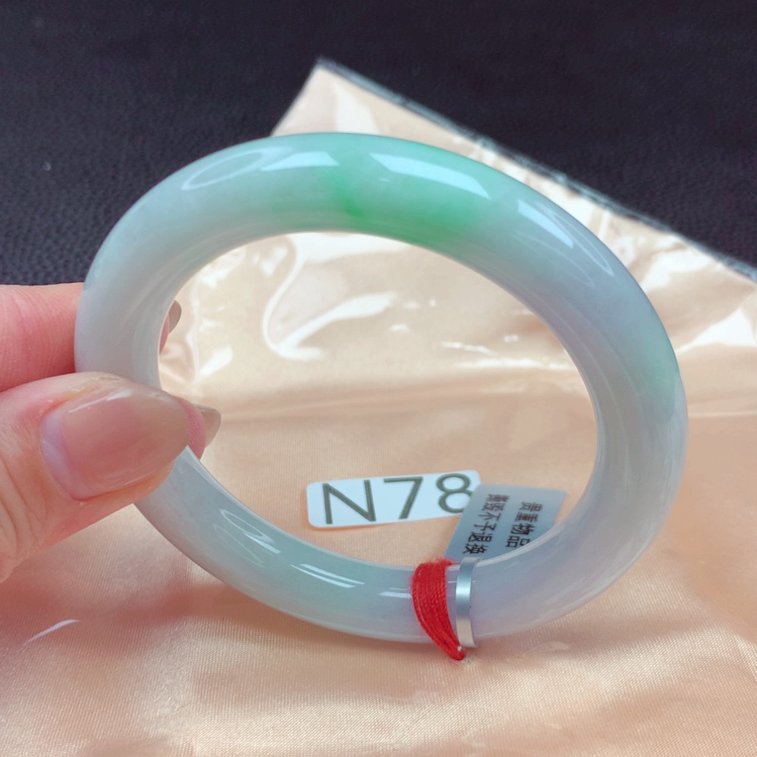 翡翠手镯未镶嵌手镯88