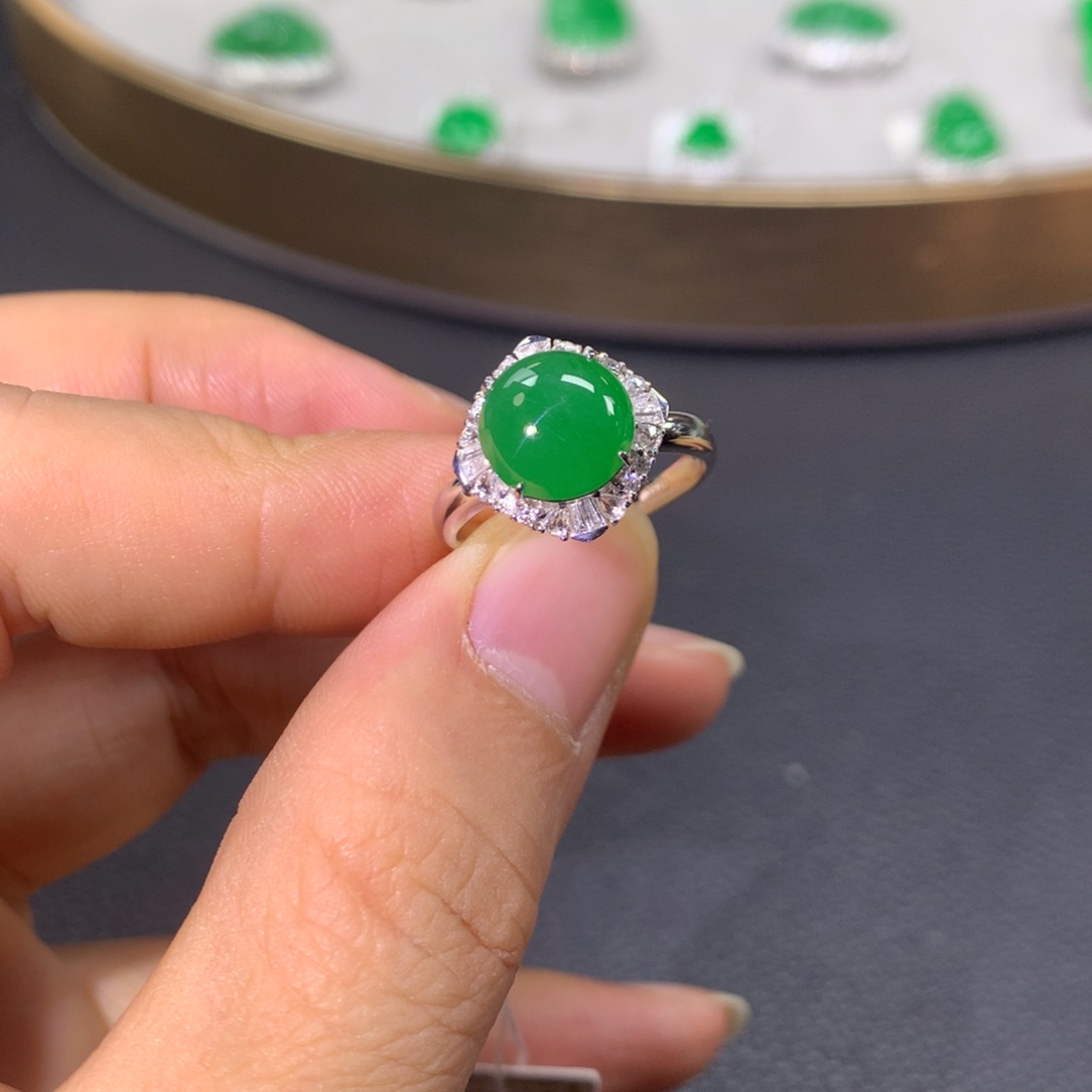 翡翠戒指18K金镶嵌翡翠