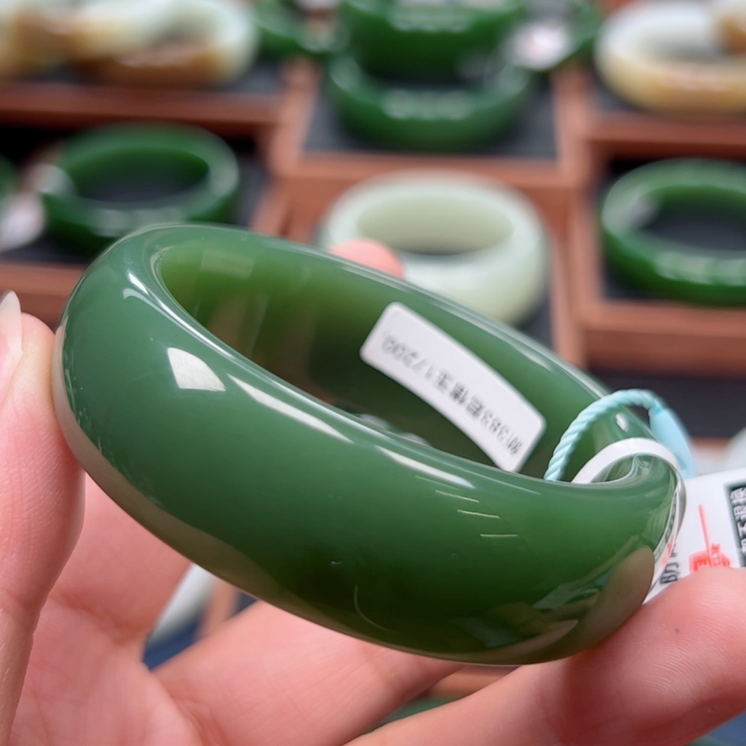 未镶嵌手镯和田玉（碧玉）