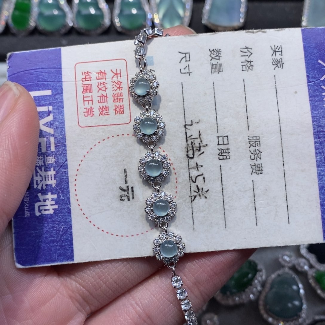 翡翠颈饰未镶嵌山**缘翡翠