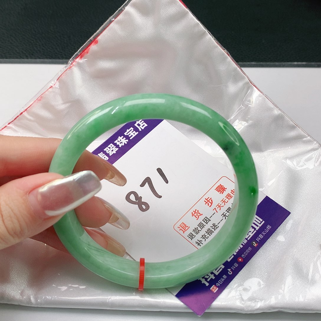 翡翠手镯未镶嵌翡翠手镯