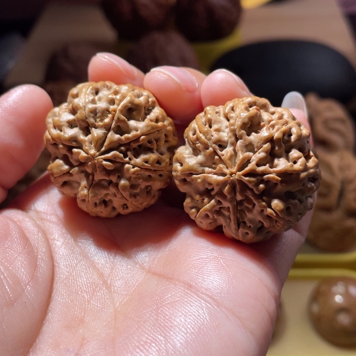 桃核把件八瓣金刚菩提