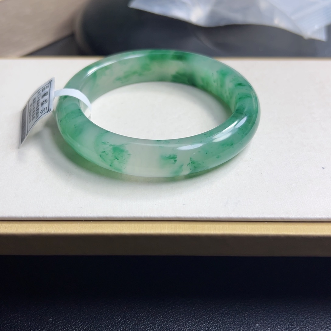 石英质玉手镯未镶嵌56.57