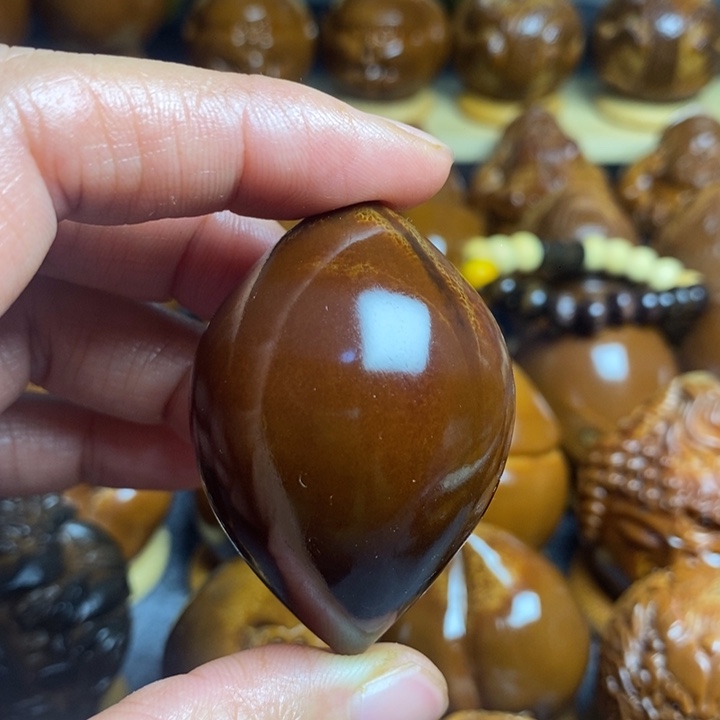 【闪购商品】香榧木橄榄核雕刻玉化蝴蝶