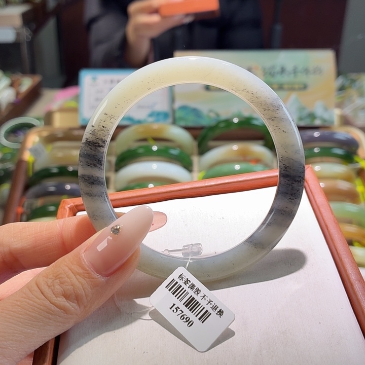 和田玉未镶嵌手镯5。 56