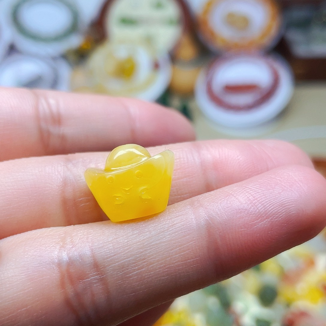 琥珀裸石未镶嵌订制