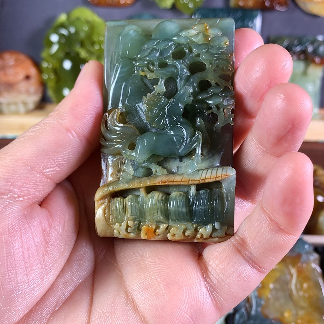 岫玉未镶嵌吊坠(赠链)庞**你