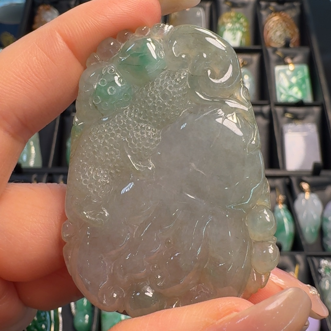 翡翠未镶嵌颈饰佛手瓜