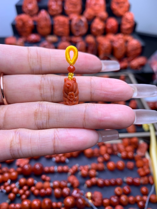 南红川料九尾狐侧挂8mm➕