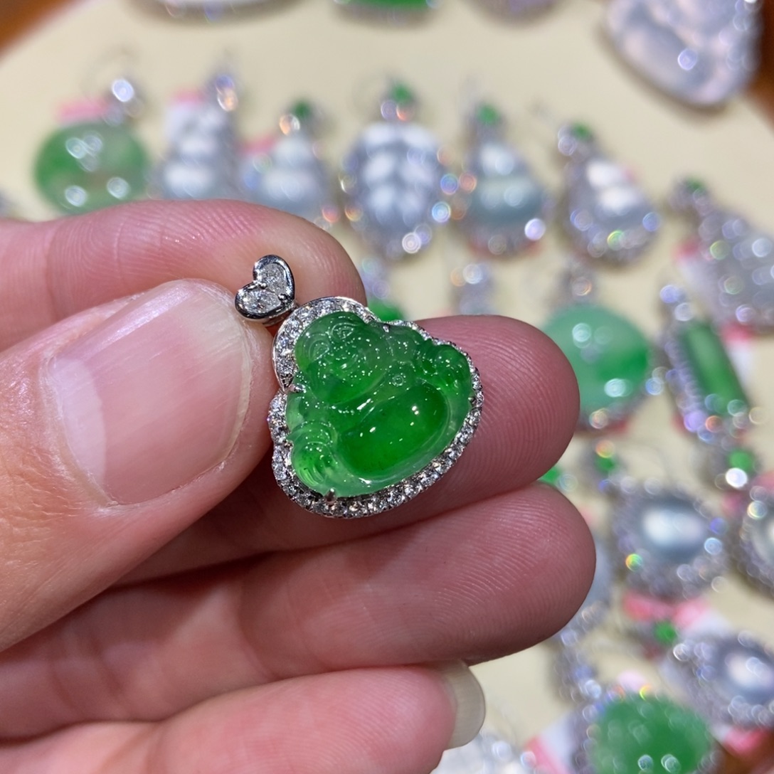 翡翠颈饰18K金镶嵌吊坠