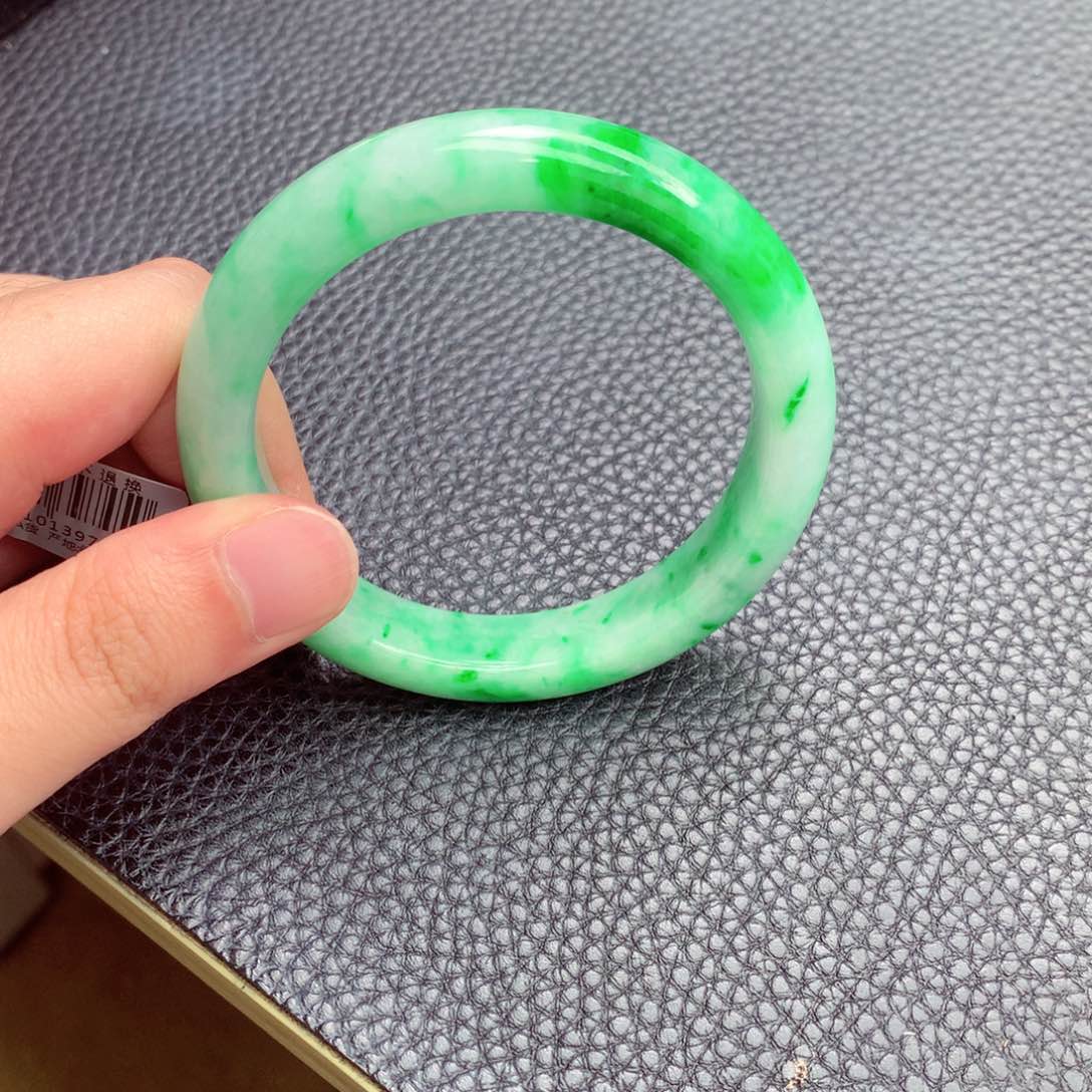翡翠手镯未镶嵌纯天然