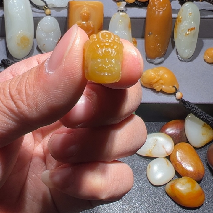 和田玉未镶嵌颈饰